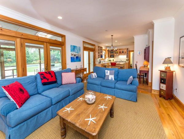 Cape Cod Home 994515