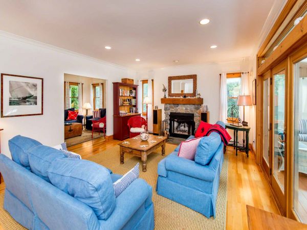 Cape Cod Home 994515