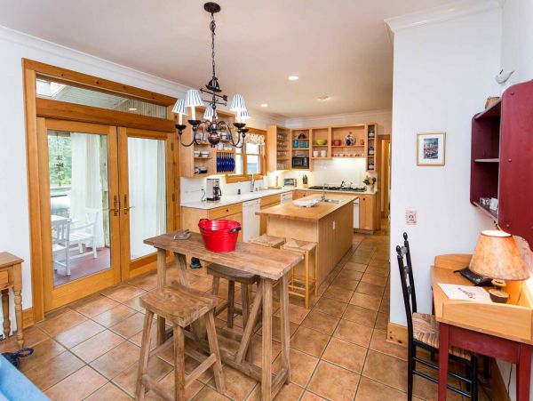 Cape Cod Home 994515