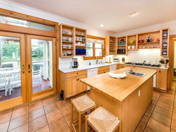 Cape Cod Home 994515