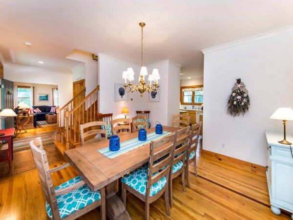 Cape Cod Home 994515