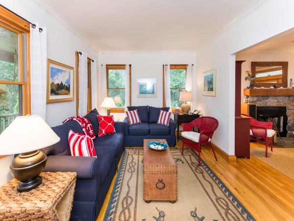 Cape Cod Home 994515
