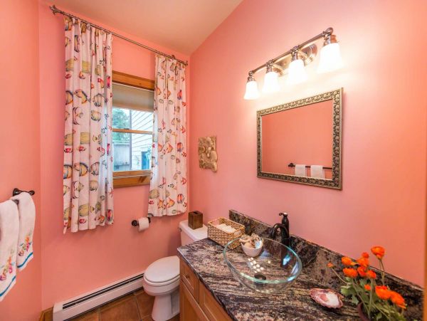 Cape Cod Home 994515