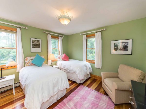 Cape Cod Home 994515