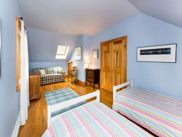 Cape Cod Home 994515