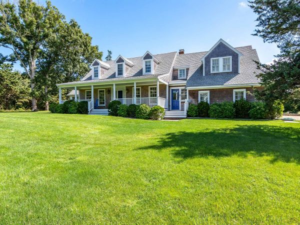 Cape Cod Home 994516