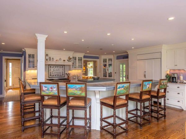 Cape Cod Home 994516