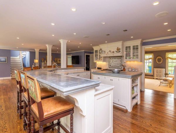 Cape Cod Home 994516
