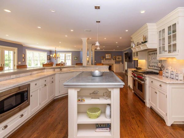 Cape Cod Home 994516