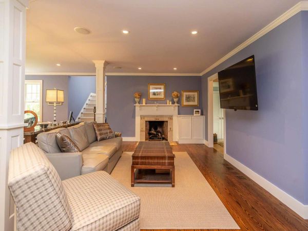 Cape Cod Home 994516