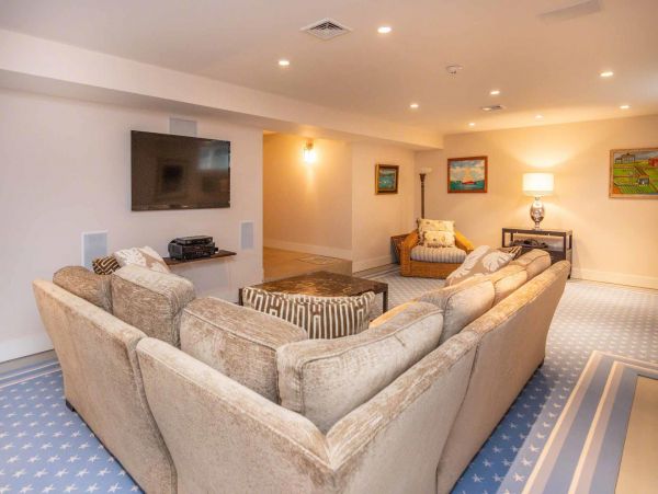 Cape Cod Home 994516