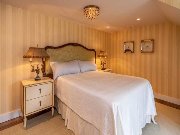 Cape Cod Home 994516