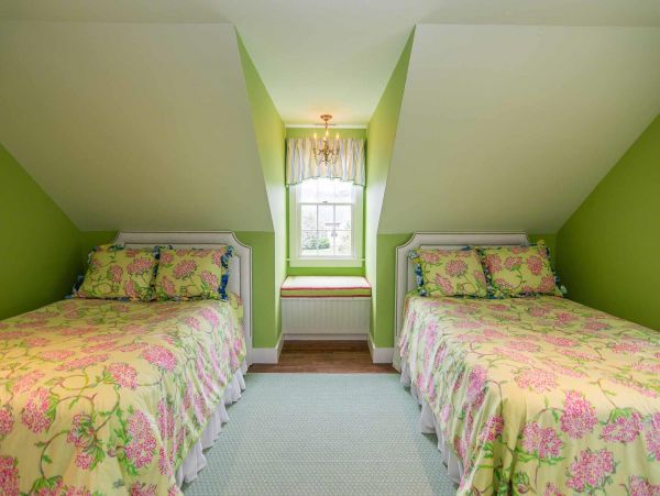 Cape Cod Home 994516