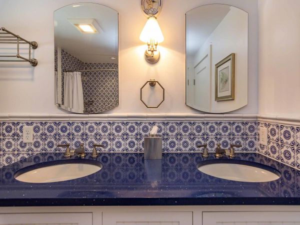 Cape Cod Home 994516