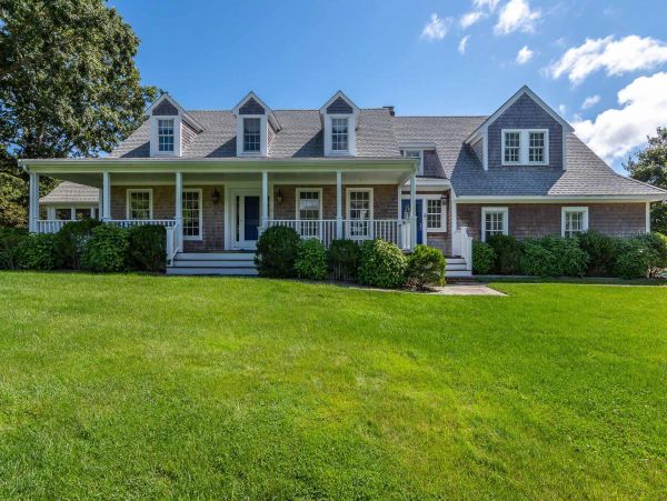 Cape Cod Home 994516