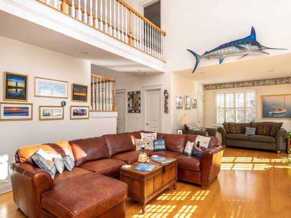 Cape Cod Home 994517