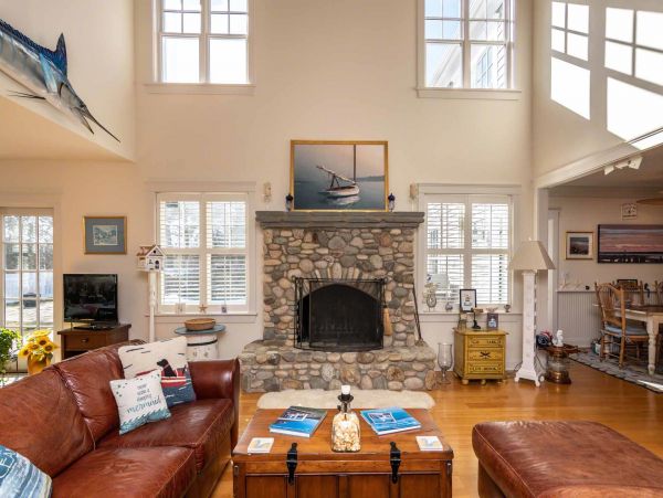 Cape Cod Home 994517