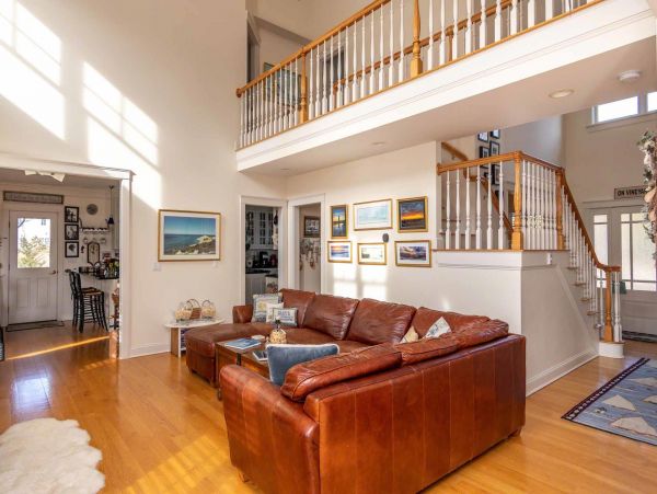 Cape Cod Home 994517