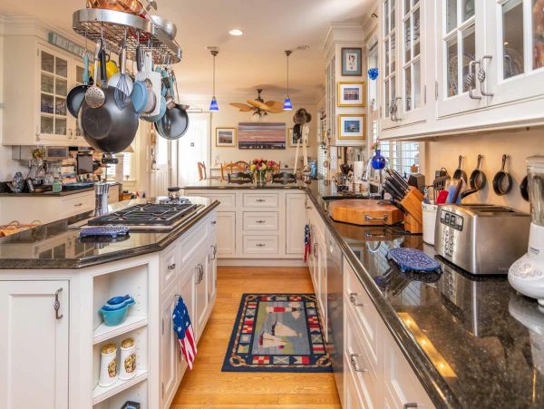 Cape Cod Home 994517