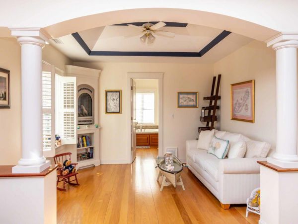 Cape Cod Home 994517