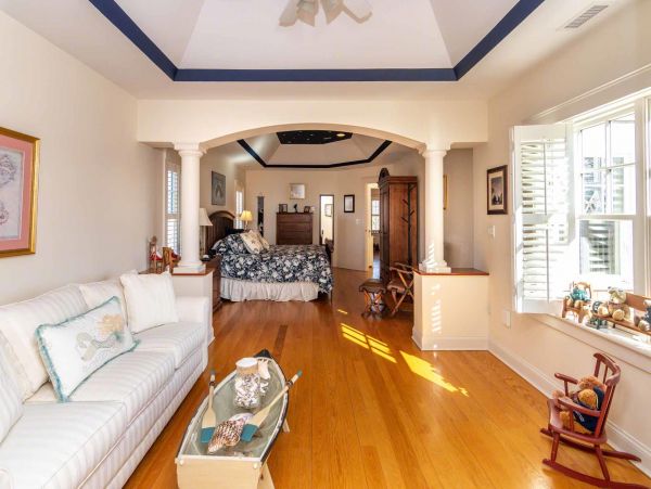 Cape Cod Home 994517