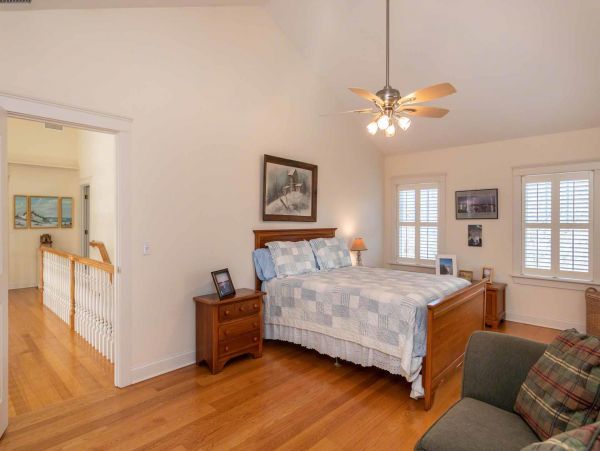 Cape Cod Home 994517