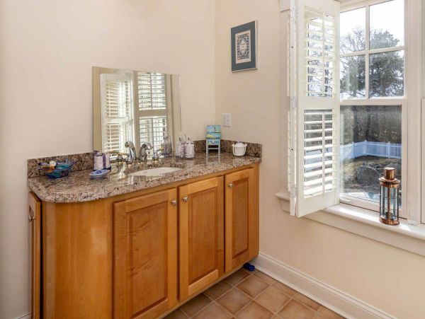 Cape Cod Home 994517