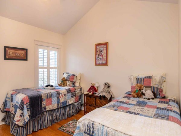 Cape Cod Home 994517