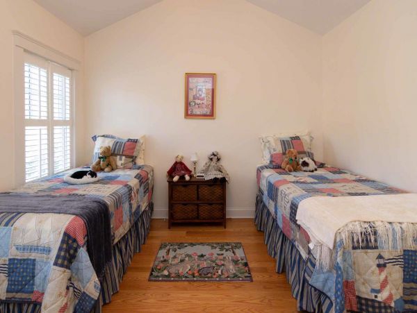 Cape Cod Home 994517
