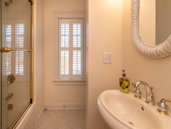 Cape Cod Home 994517