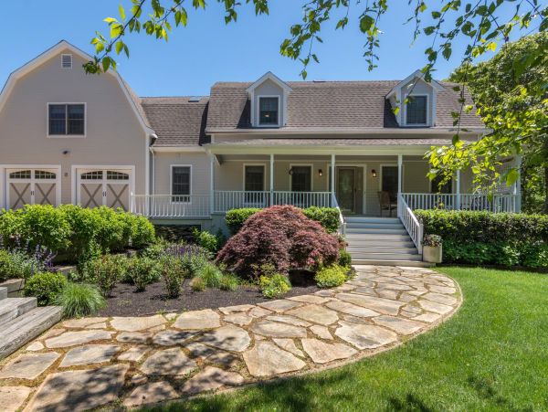 Cape Cod Home 994519