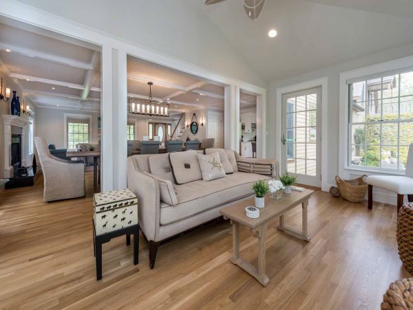 Cape Cod Home 994519