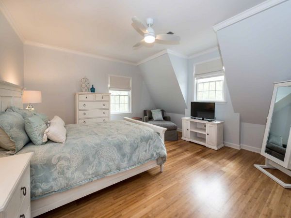 Cape Cod Home 994519