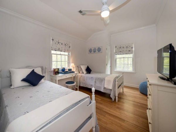 Cape Cod Home 994519