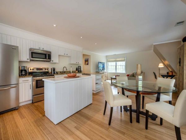 Cape Cod Home 994519