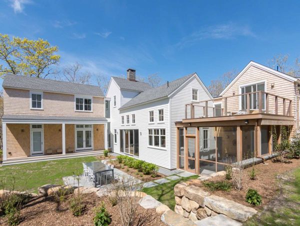 Cape Cod Home 994520