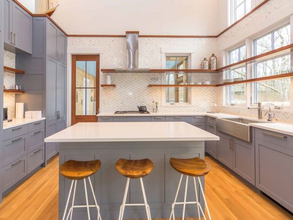 Cape Cod Home 994520