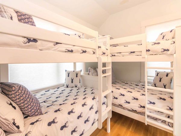 Cape Cod Home 994520