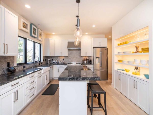 Cape Cod Home 994522