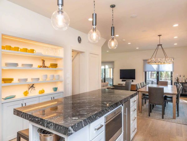 Cape Cod Home 994522
