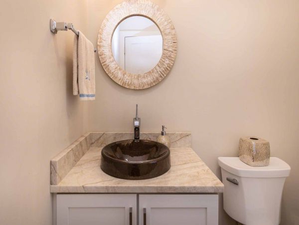 Cape Cod Home 994522