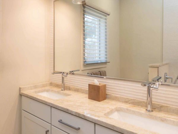 Cape Cod Home 994522