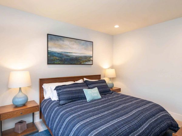 Cape Cod Home 994522