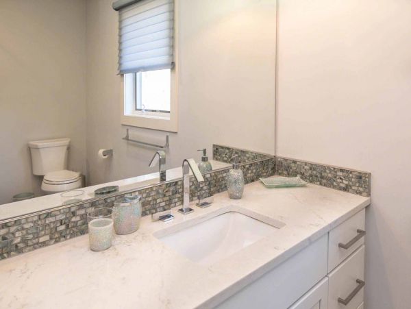 Cape Cod Home 994522