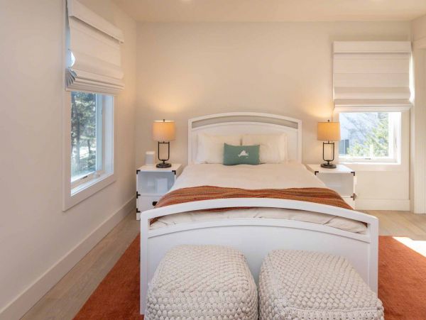 Cape Cod Home 994522