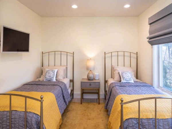 Cape Cod Home 994522