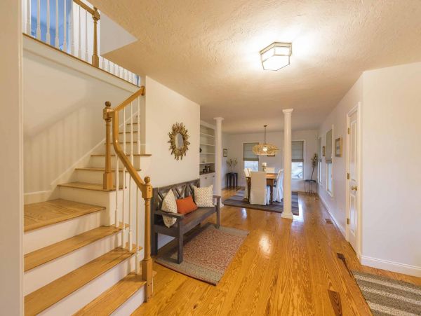 Cape Cod Home 994523