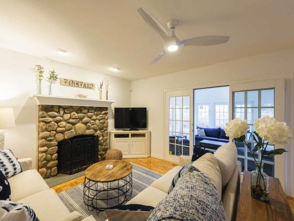 Cape Cod Home 994523