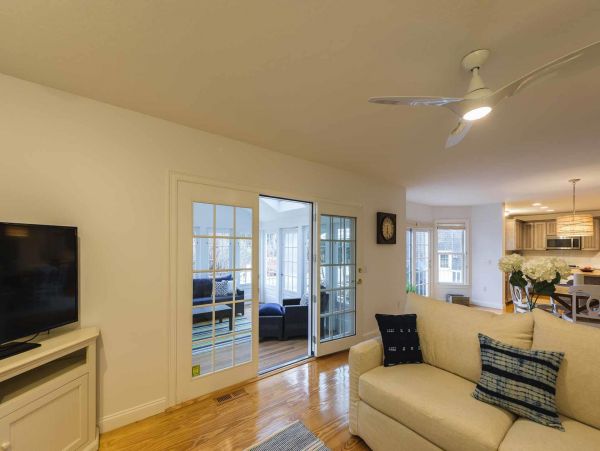 Cape Cod Home 994523