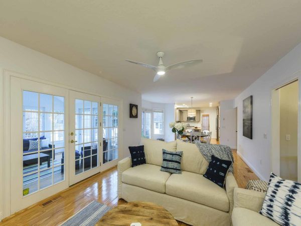 Cape Cod Home 994523